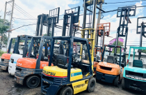 LÀM THẾ NÀO ĐỂ KIỂM TRA TÌNH TRẠNG CỦA BÌNH ẮC QUY XE NÂNG ĐIỆN CÒN HOẠT ĐỘNG TỐT?