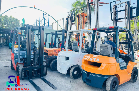 THỊ TRƯỜNG XE NÂNG NHẬT CŨ 2025: XU HƯỚNG VÀ GIÁ CẢ