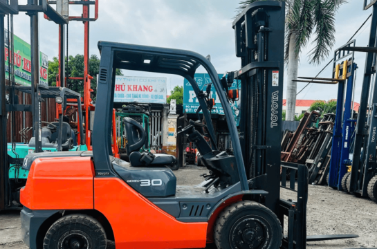 So Sánh Điểm Mạnh Của Xe Nâng Nhật Cũ Toyota So Với Dòng Xe Khác