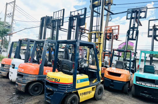 LÀM THẾ NÀO ĐỂ KIỂM TRA TÌNH TRẠNG CỦA BÌNH ẮC QUY XE NÂNG ĐIỆN CÒN HOẠT ĐỘNG TỐT?