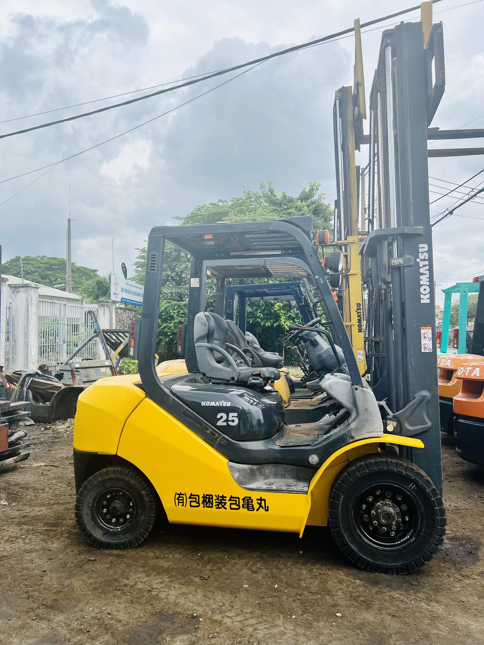 Xe Nâng dầu Komatsu 2.5 Tấn