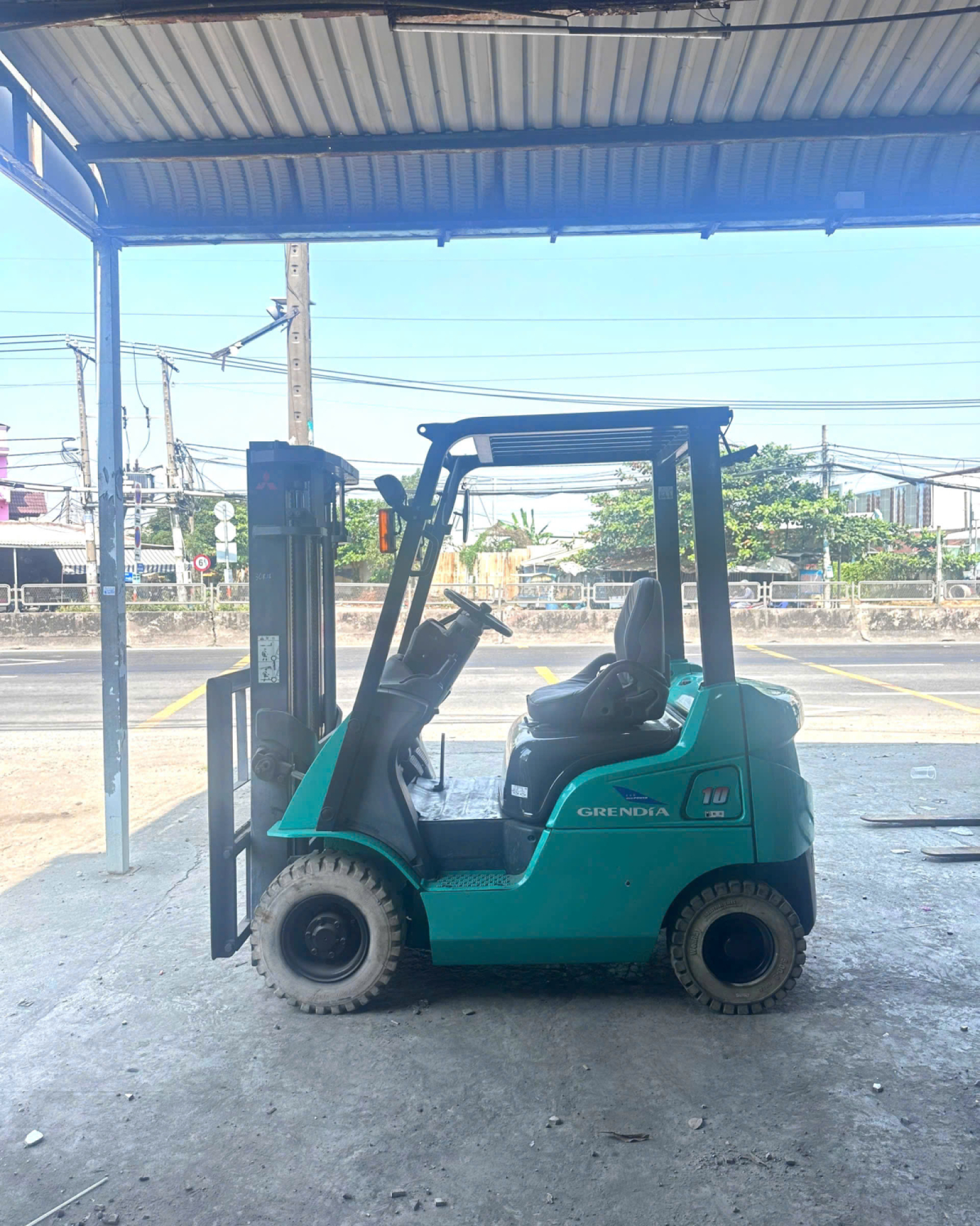 Xe Nâng Mitsubishi 1 Tấn Máy Dầu – Số Tự Động – Thang Nâng Cao 3M