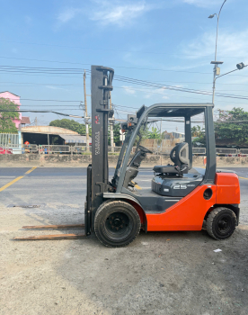 Xe Nâng Toyota 2.5 Tấn 8FD25 Máy Dầu – Số Tự Động – Thang Nâng 4M