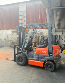 Xe Nâng Toyota 1.5 tấn 6FD15 máy dầu số sàn thang 3M