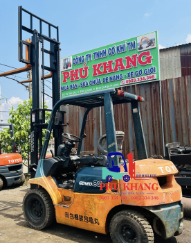 Xe nâng toyota 2 tấn