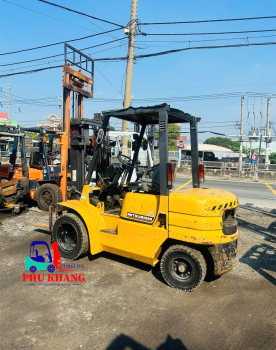 Xe Nâng Mitsubishi 2.5 tấn máy dầu, số sàn, thang 3m có dịch giá