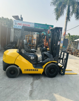 Xe Nâng Komatsu 2,5Tấn gật gù