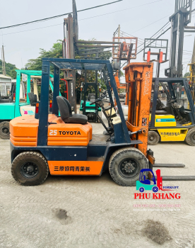 Xe Nâng Toyota 2,5Tấn 3Ty3Lao